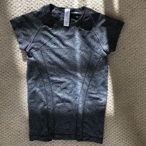 Short sleeve workout shirt